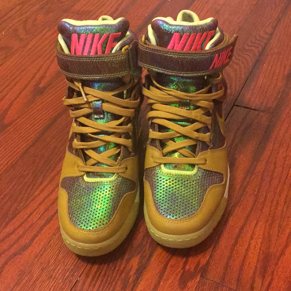 Nike wedge sneaker